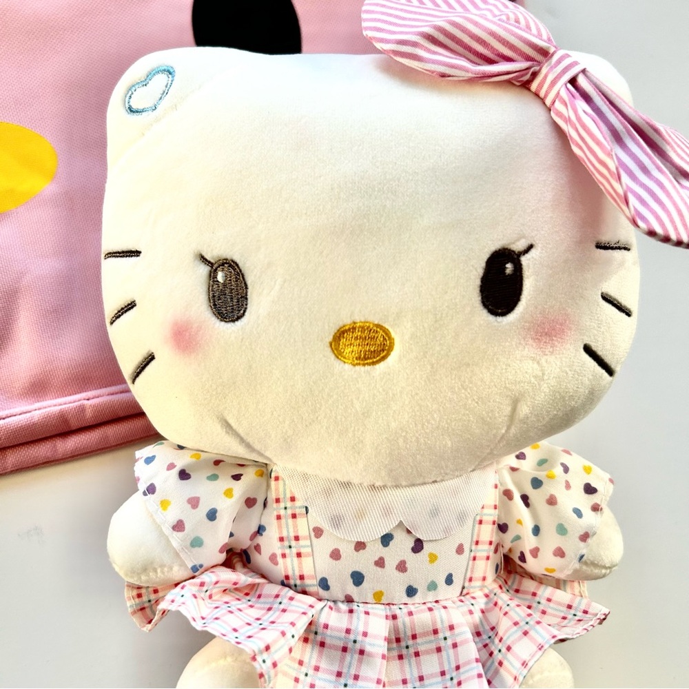 💝Hello Kitty Adorable Large Duffle Bag, Plush & Bag Charm - Picture 8 of 8